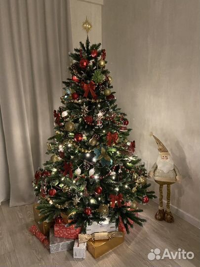 Елка с игрушками