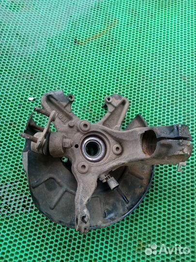 Кулак поворотный передний правый Skoda Octavia A5