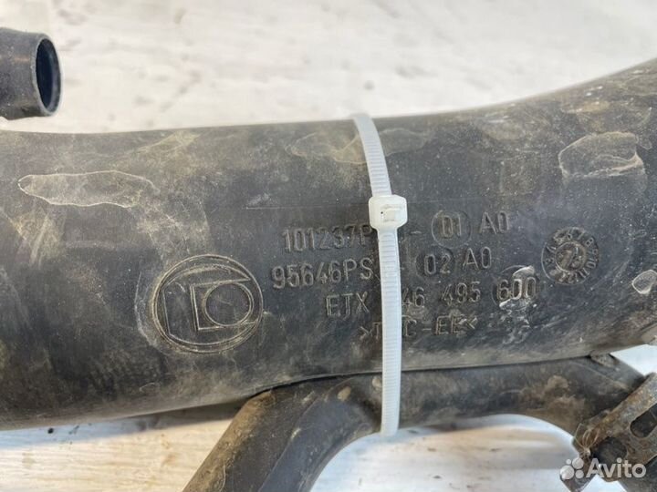 Патрубок Peugeot 3008