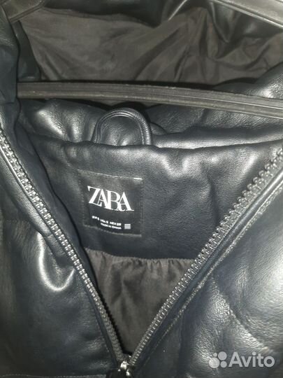 Укорченная весеняя женская куртка с капюшонм zara