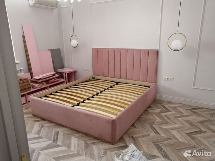 Кровать с подъемным механизмом