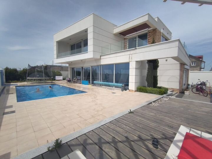 Дом 190 м² на участке 8 сот.