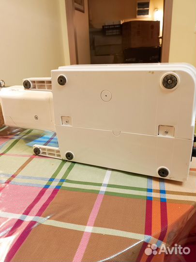Швейная ручным, так и с педалью управлением 18000