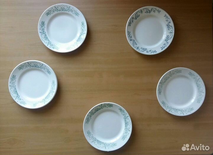 5 Тарелок, 4 Блюдца, 4 Чашки