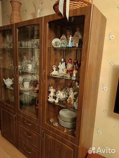 Шкаф сервант для посуды