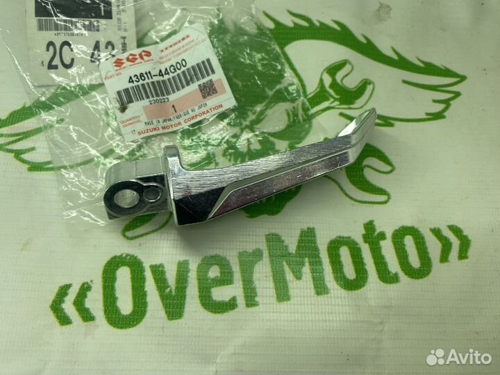 Suzuki GSR600 43611-44G00 Правая подножка пассажир