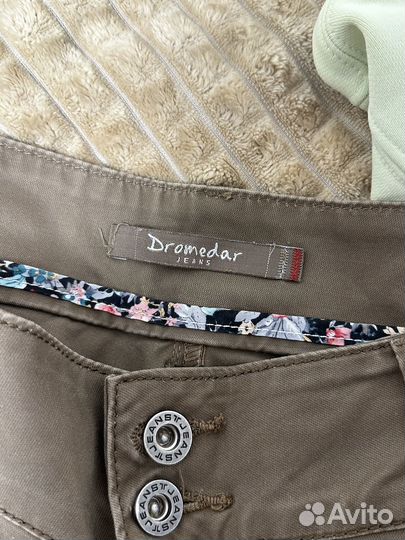 Коричневые джинсы на низкой талии