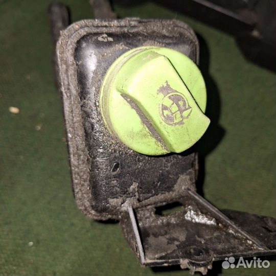 Бачок гуp Volkswagen Passat B5