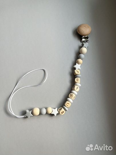 Именные держатели для пустышек