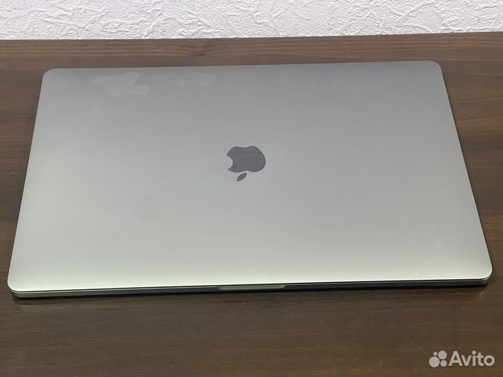 MacBook Pro 15 2018 i7/32/512/560X 4GB