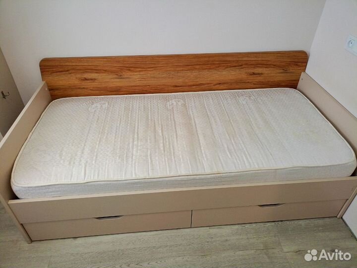 Кровать односпальная с матрасом бу