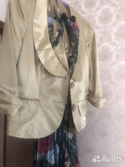 Костюмы женские