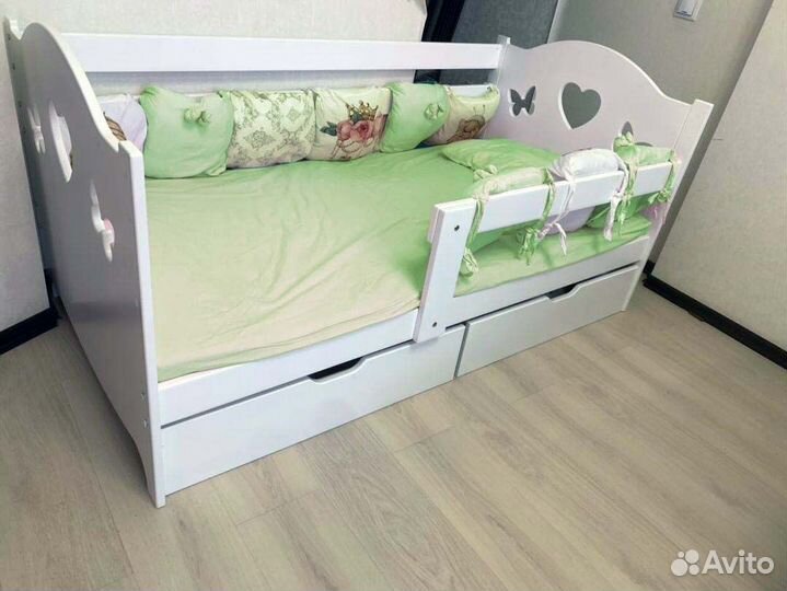 Кроватка высокий борт для малыша из натурального д