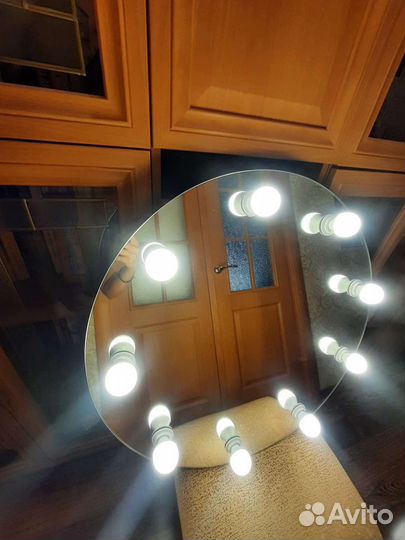 Зеркало гримерное с лампочками