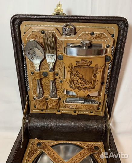 Подарочный набор кейс чемодан для пикника Посуда