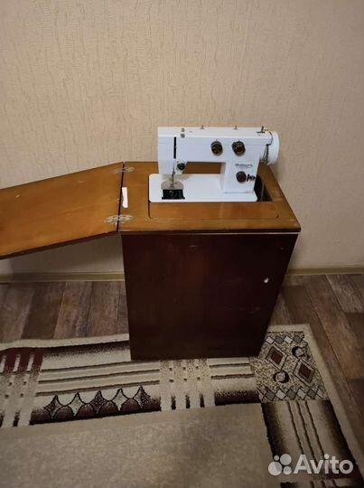 Швейная машинка чайка 143