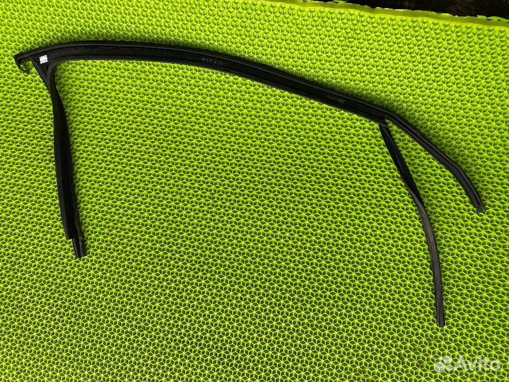 Уплотнитель стекла для VW Tiguan 2016-2024