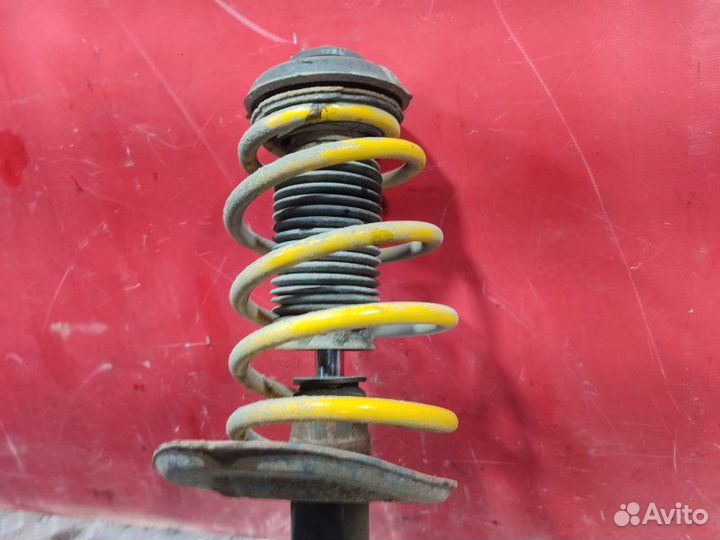 Амортизатор подвески передний левый Peugeot 308