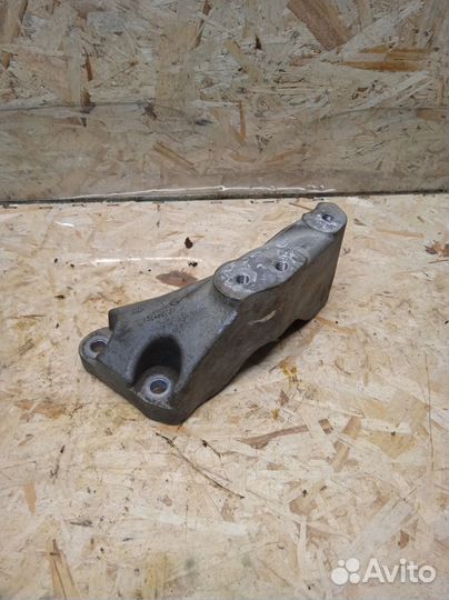 Кронштейн кпп левый Chevrolet Cruze