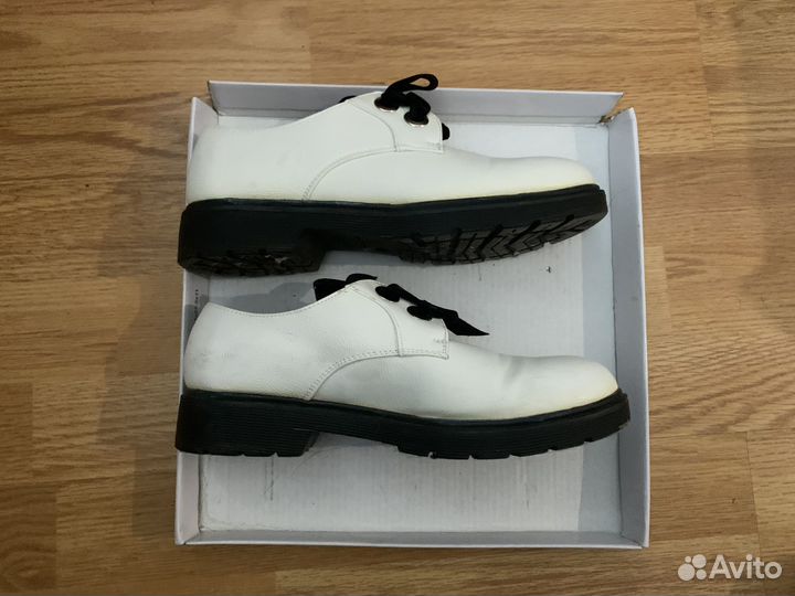 Туфли женские белые