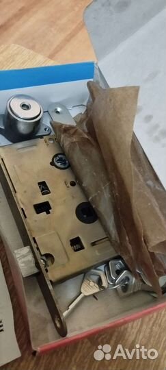 Замок дверной