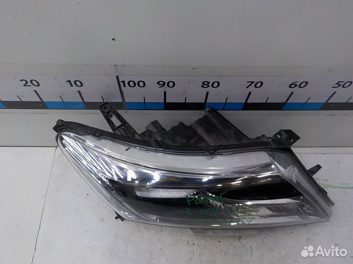 Фара правая Nissan Pathfinder 2014