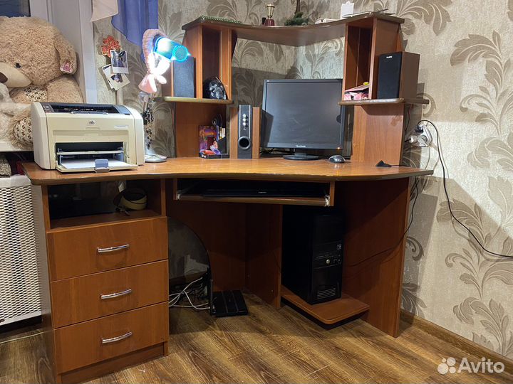 Компьютерный стол