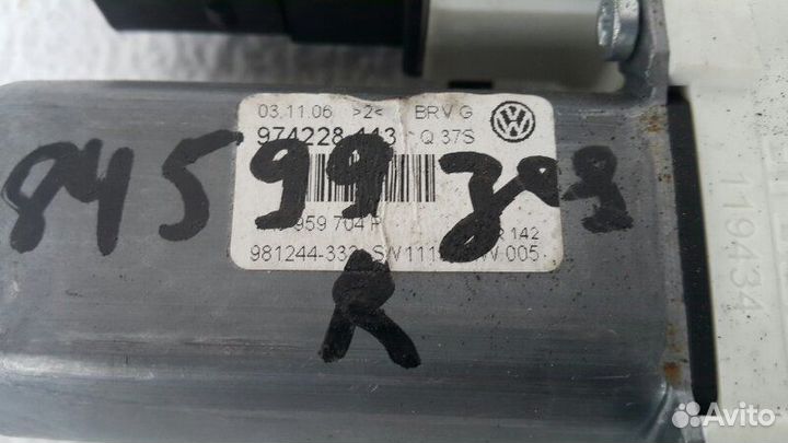 Моторчик стеклоподъемника задний правый Volkswagen