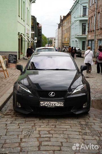 Передний бампер is250