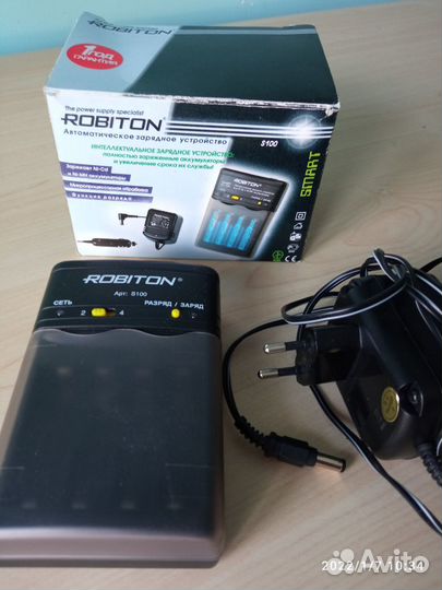 Зарядное устройство Robiton Smart S100 и Camelion