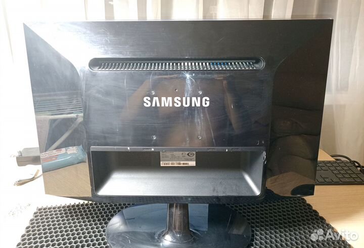 Монитор Samsung SyncMaster P2250