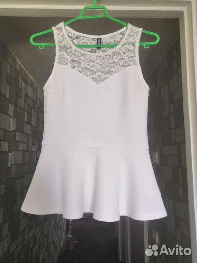 Топ с баской