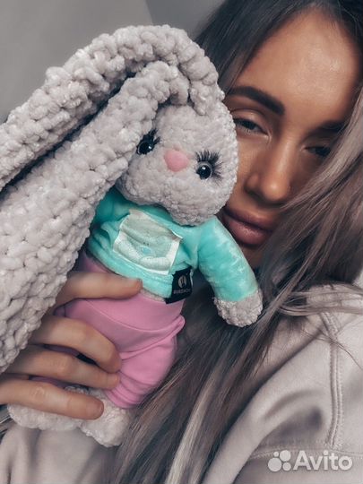 Зайка плюшевый