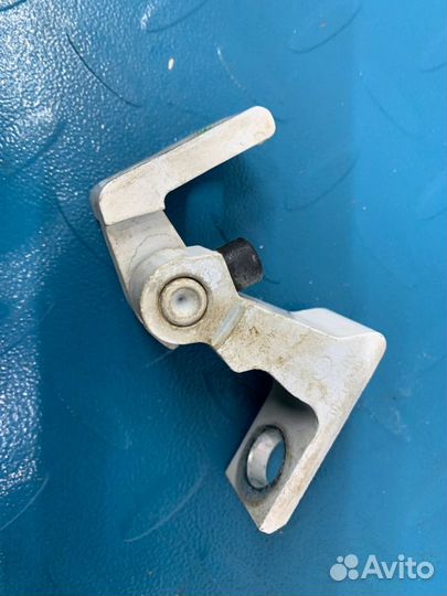 Б/У петля двери передний левый Volkswagen Polo 612