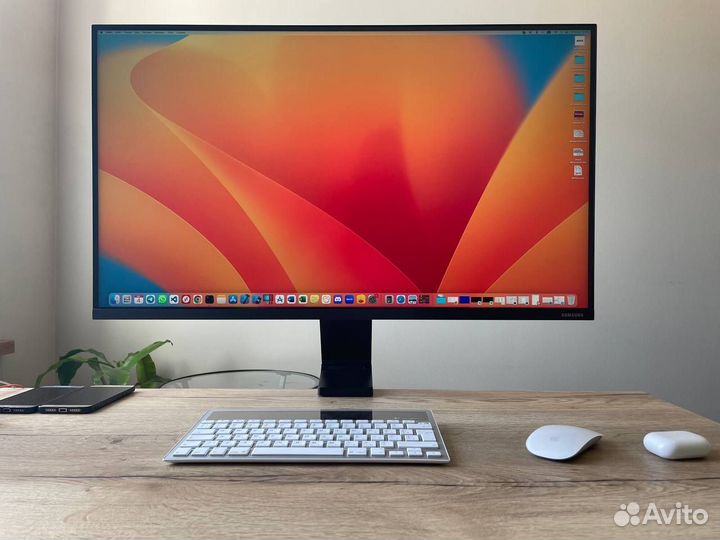 Монитор 4K Samsung The Space 32 дюйма S32R750