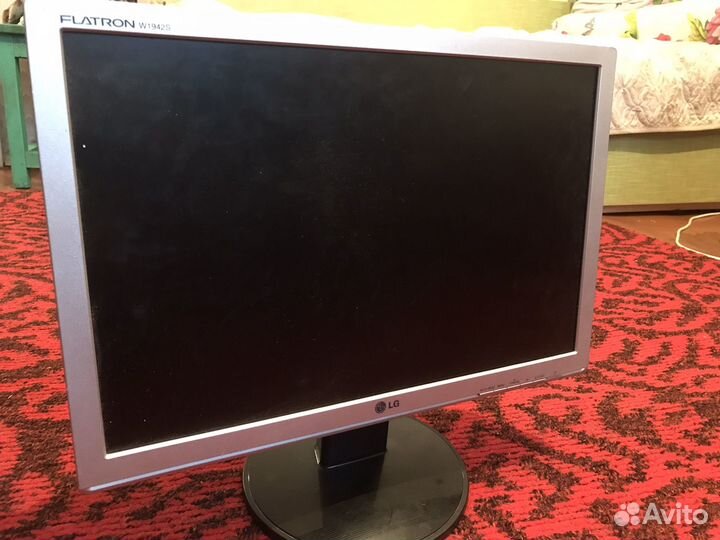 Монитор LG flatron e 1942