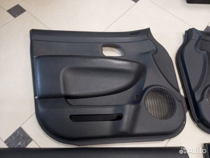 Обшивки дверей комплект Kia Carens FG G4KA 2009