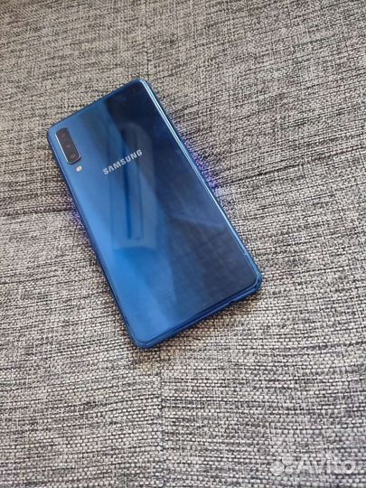 Samsung Galaxy A7 4/64 гб