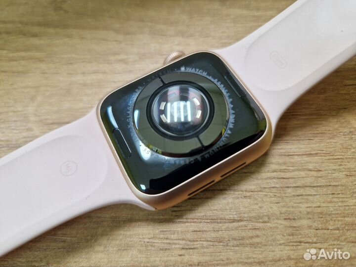 Смарт-часы Apple Watch Series 5 40mm