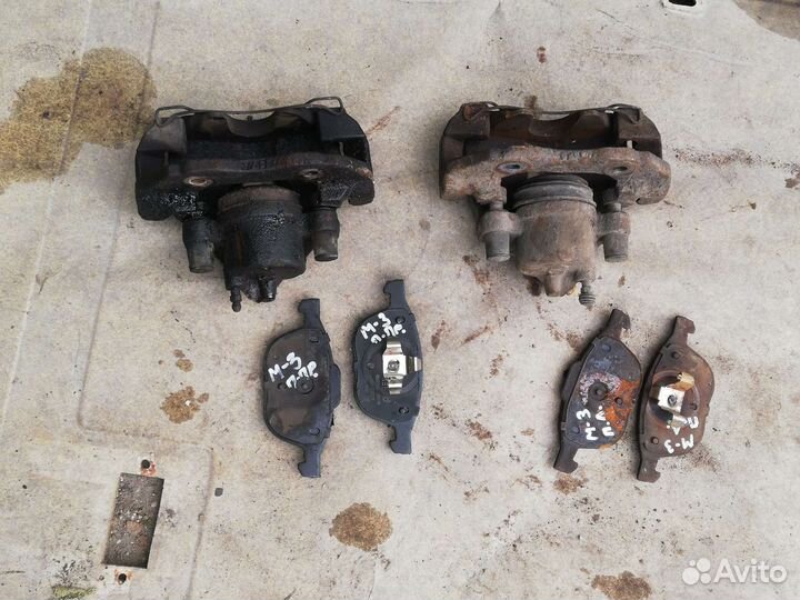 Суппорт тормозной передний Мазда 3 вк