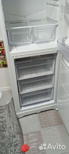 Холодильник hotpoint ariston бу