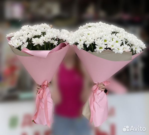 Два букета из кустовых хризантем