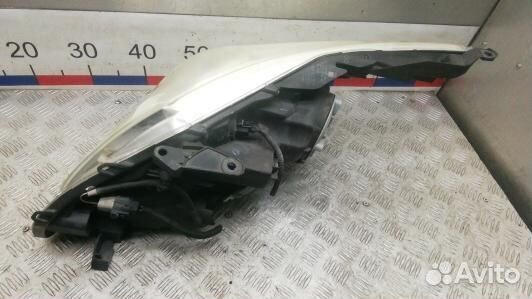 Фара правая toyota avensis T27 (PEA10MU01)