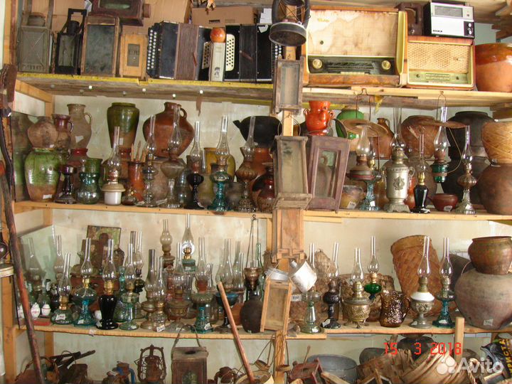 Старинное зеркало в деревянной резной раме, старое