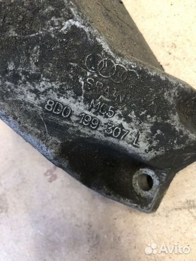 Кронштейн двигателя левый VAG 8D0199307L