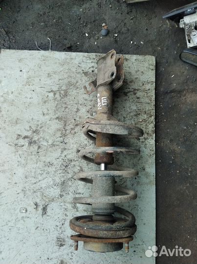 Стойка передняя правая лансер 9 в сборе