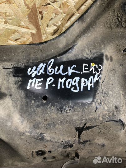 Подрамник передний Honda Civic EK3