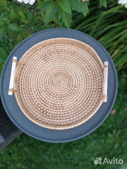 Поднос из ротанга