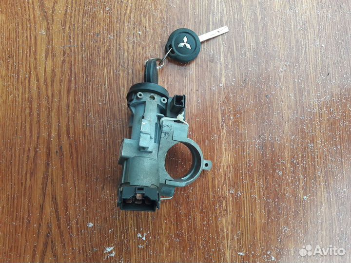 Замок зажигания Mitsubishi Colt Z30