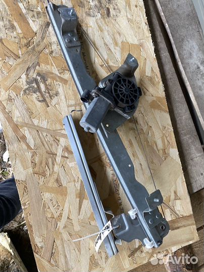 Стеклоподъемник передний электрический Рено Дастер